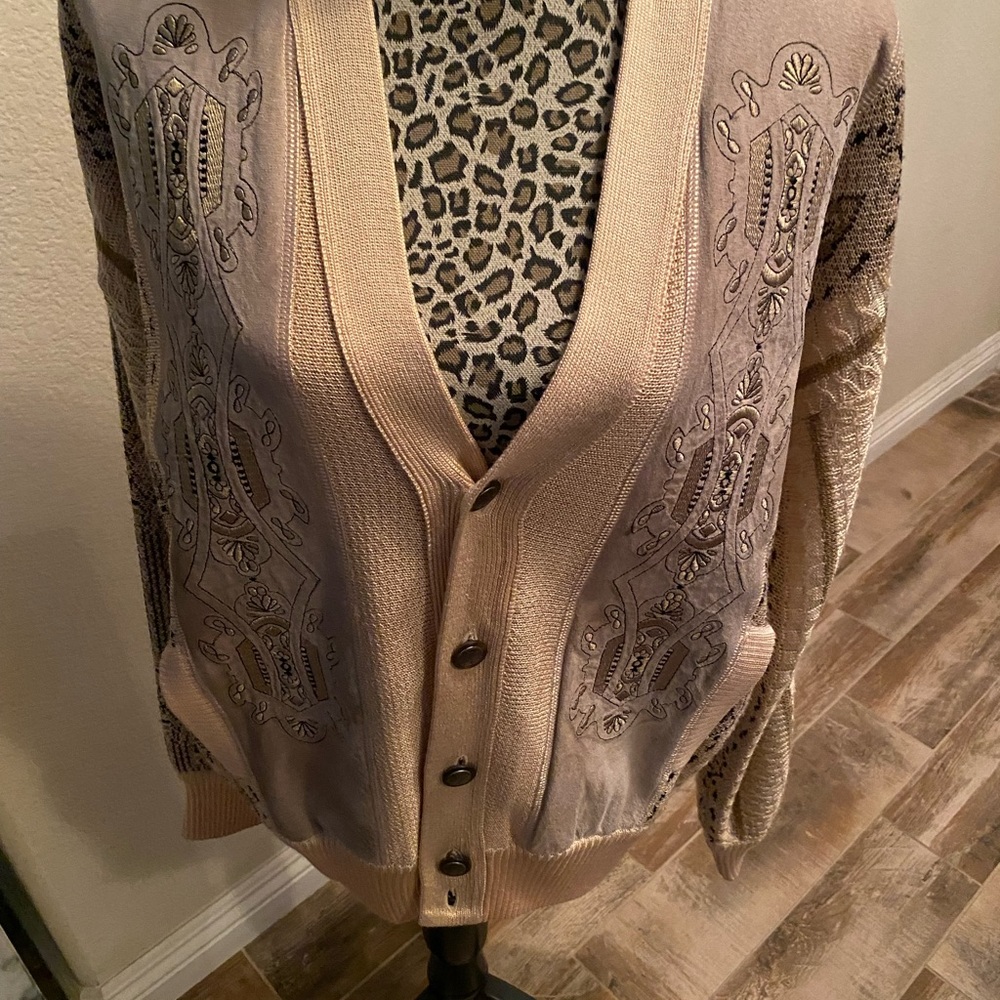 Luccumia Sweater